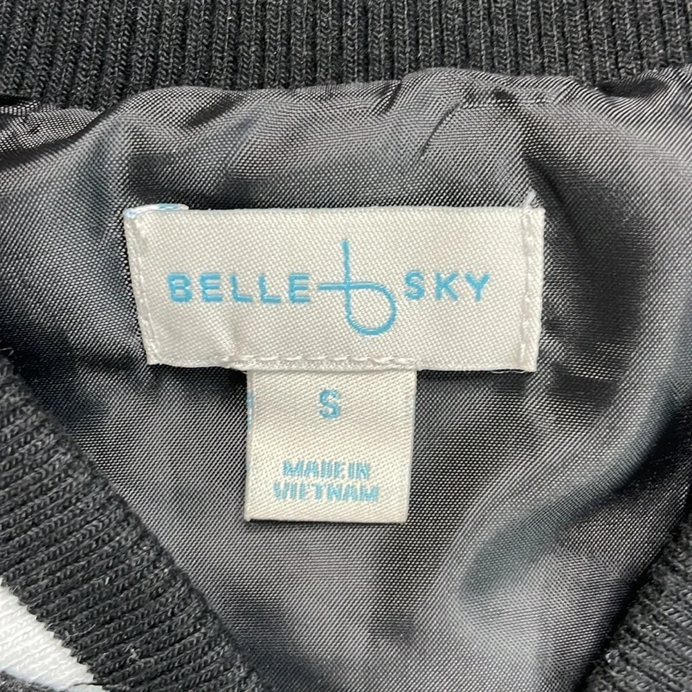 Belle & Sky Black & White Snowdrift Satin Floral Bomber Jacket, size small - Picture 2 of 11